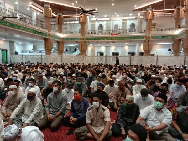 MASJID AL MAKMUR GELAR TARAWIH PERDANA RAMADHAN 1442 H