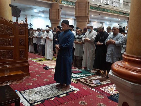 QIYAMULLAIL DIMULAI, MASJID OMAN HADIRKAN SEJUMLAH HAFIDZ MUDA